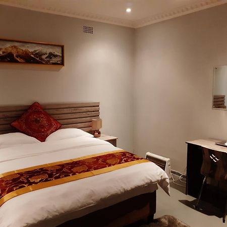 Lobatse Driftwood Boutique Bed And Breakfast מראה חיצוני תמונה